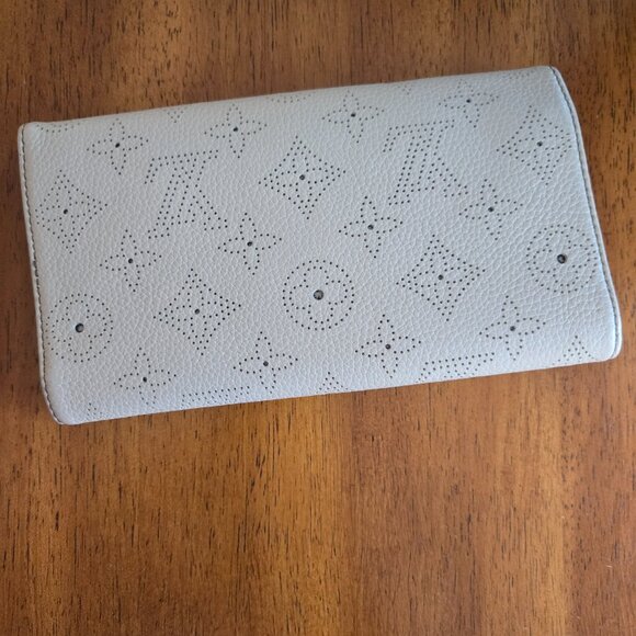 AUTHITIC   LOUIS VUITTON WALLET - Picture 2 of 5
